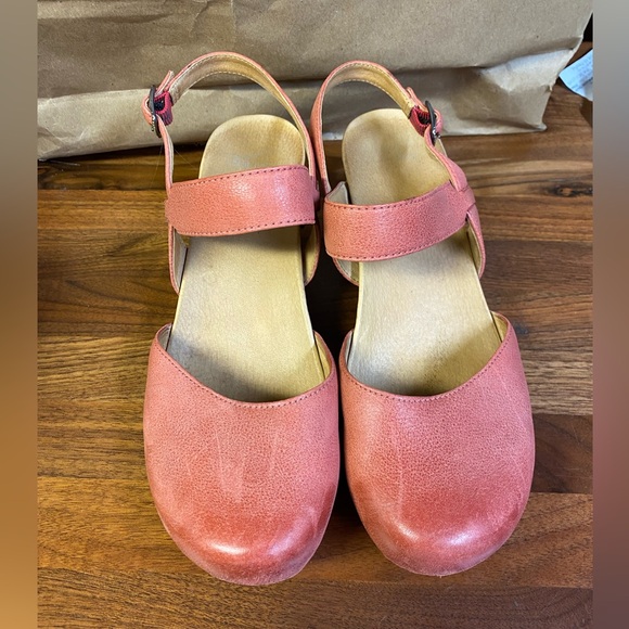 Dansko Taci Wedge Milled Red Cut-out Leather Boho Comfort Sandals size 41 EU - Picture 2 of 11